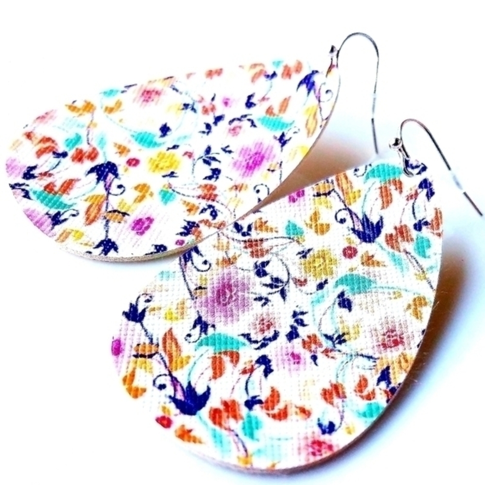 Floral Print Earrings NWT Women's Vegan Faux Leather‎ Jewelry